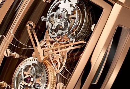 Tourbouillon تطلق ساعة Corum Golden Bridge